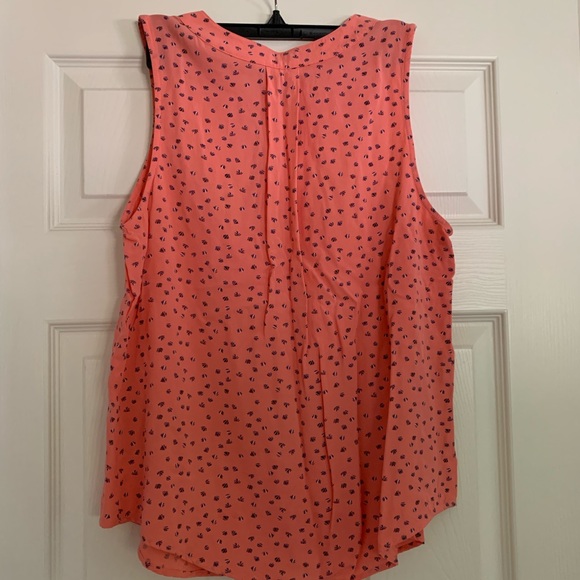Peach top with navy and white feather marks. - Picture 2 of 2